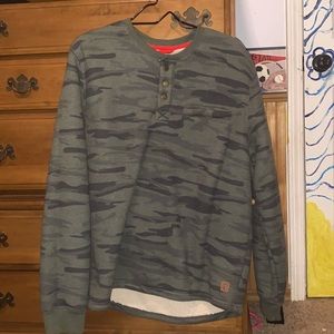 Never bern worn Large Coleman sweater!